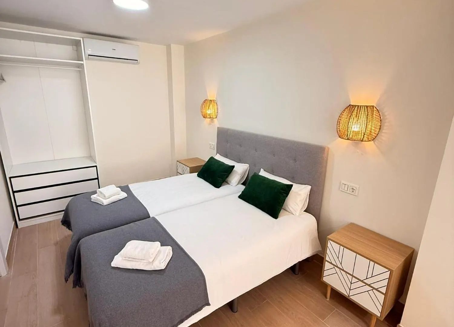 Hotel Ola Málaga 0*,  España